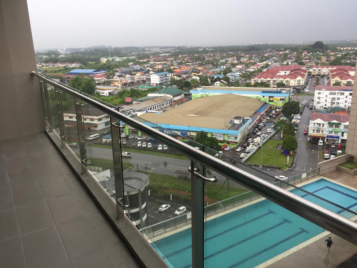 Bernard Holiday Home @ Imperial Suites Kuching Exterior photo